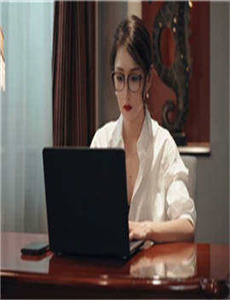 比基尼怪女